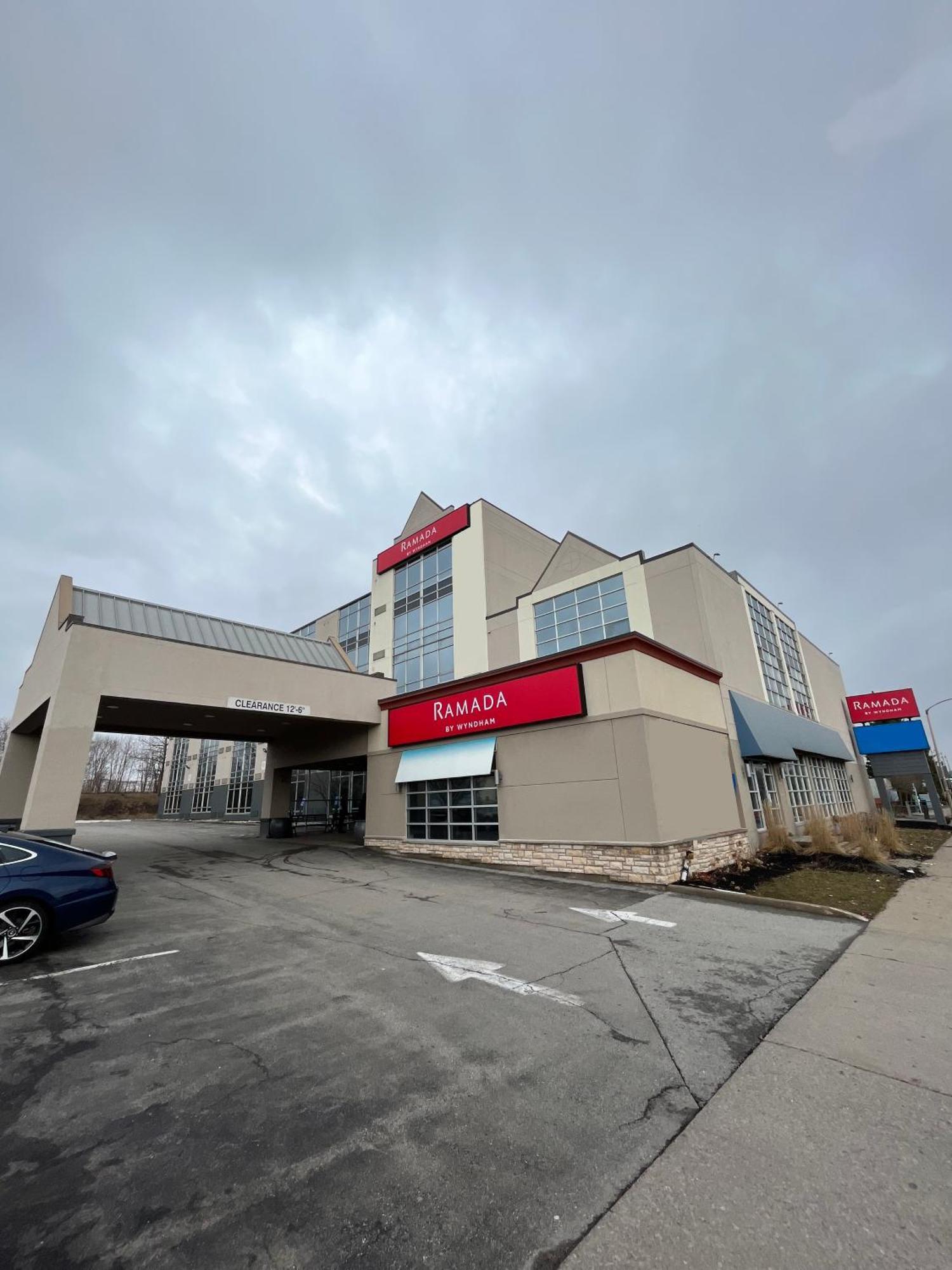 Ramada By Wyndham Niagara Falls By The River Kültér fotó
