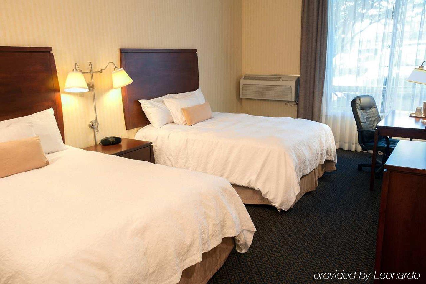 Ramada By Wyndham Niagara Falls By The River Kültér fotó
