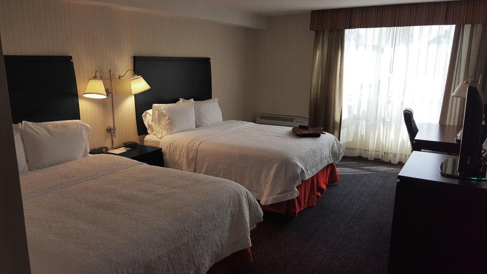 Ramada By Wyndham Niagara Falls By The River Kültér fotó