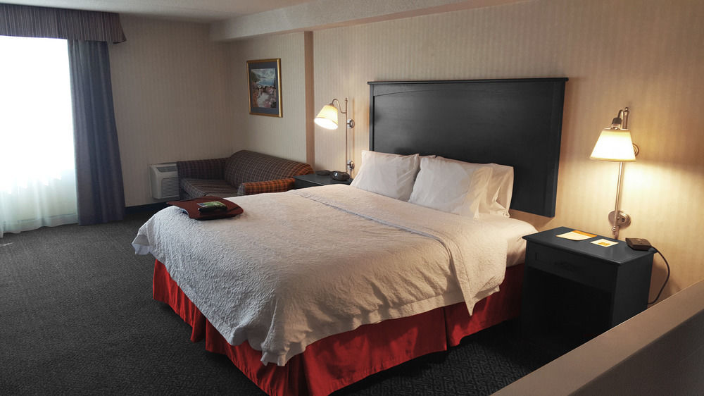 Ramada By Wyndham Niagara Falls By The River Kültér fotó