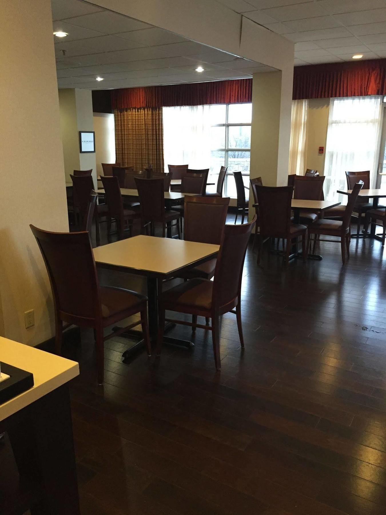 Ramada By Wyndham Niagara Falls By The River Kültér fotó